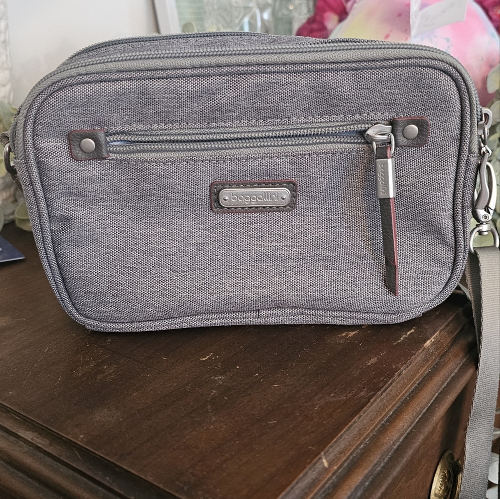 Small gray crossbody